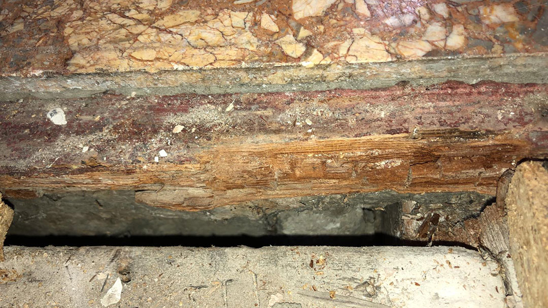 Tabard center beam