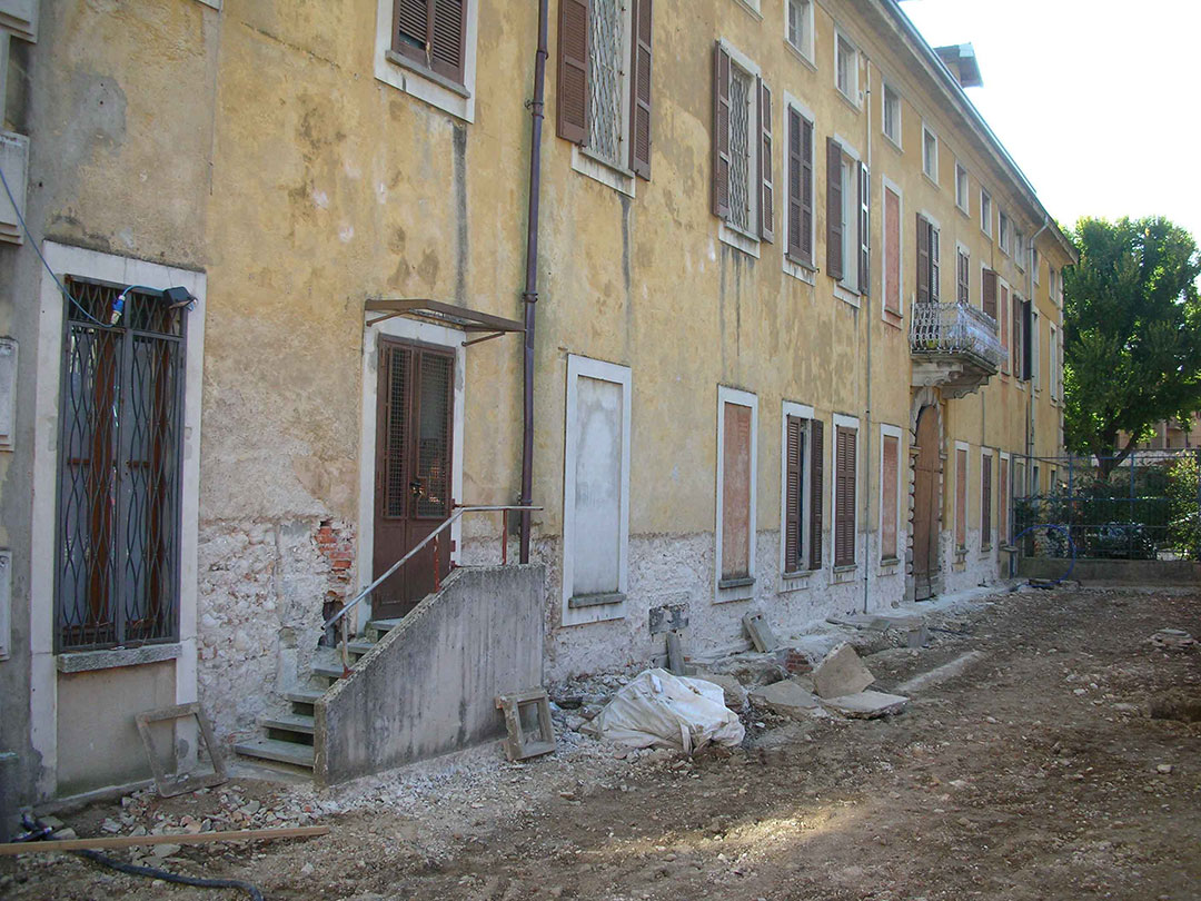 Villa Litta timber shutters and frames restored and redecorated